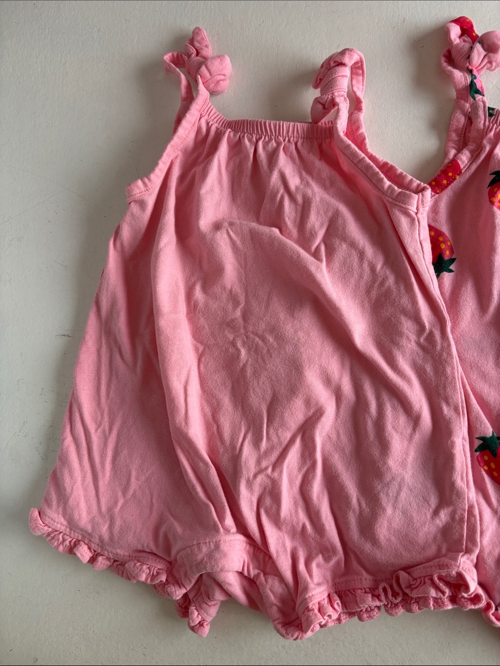 3 Old Navy rompers 12-18 months - Picture 4 of 7